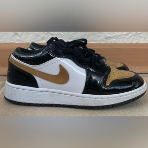 Nike Air Jordan 1 Low SE GS Black Metallic Gold DR6970-071; kids 5.5, women 7